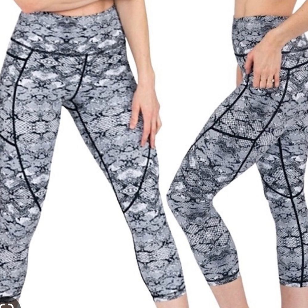 Zyia metallic snakeskin cobra light & tight 6-8 black white leggings activewear